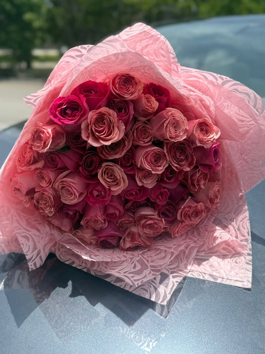 Signature Long Stem Duo-Tone Roses with Baby’s Breath