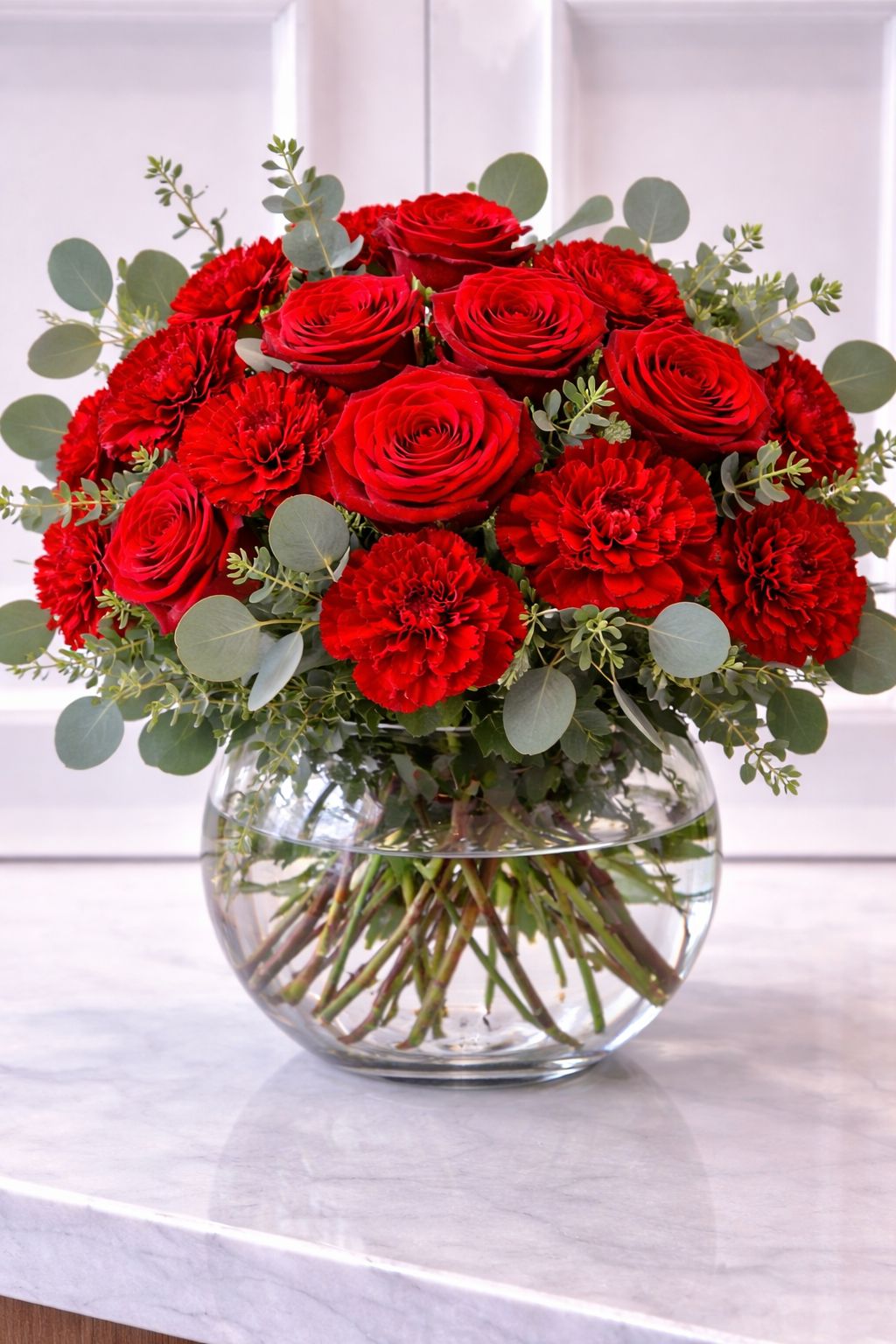 Signature Red Bloom – Dome Glass Vase Arrangement