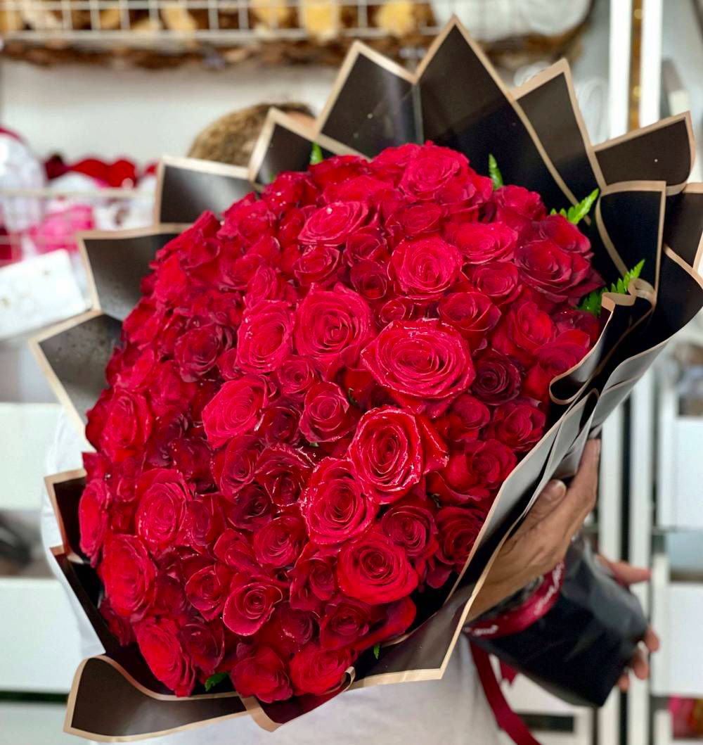 Luxury Long Stem Rose Bouquet – Ramo Buchón (Premium Hand-Tied Roses)